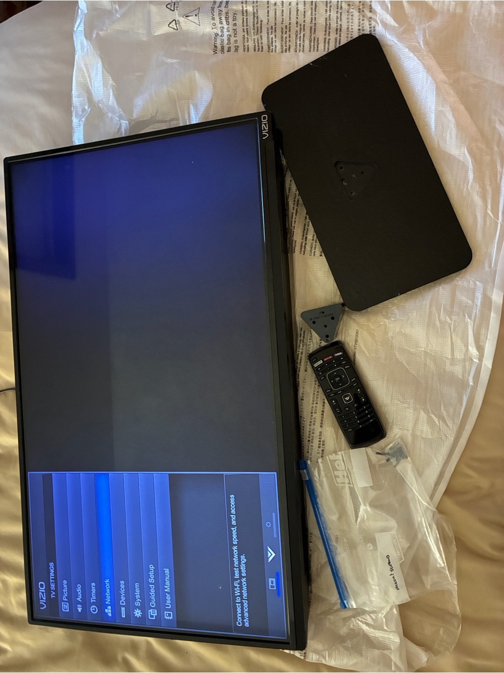 Vizio 32" LED TV with Black Bezel and Remote